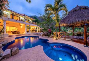 Treasure from the sea has rooms with a private hot tub