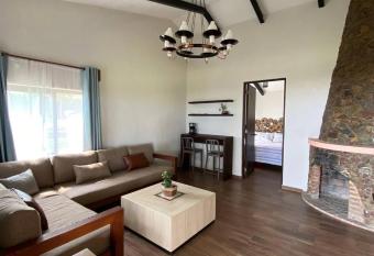 Villa al pie del lago has Balcony rooms