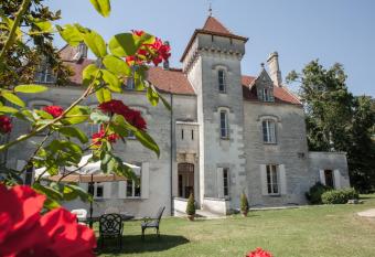 Ch  teau des Salles allows 18 year olds to book a room