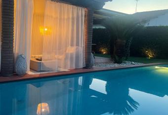 Your house by the sea has rooms with a private hot tub