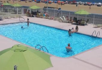 Fish Tales Boardwalk Inn & Ocean Mecca Motel has Balcony rooms