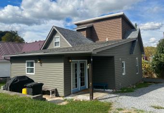 Cozy Home for Any Getaway has Balcony rooms