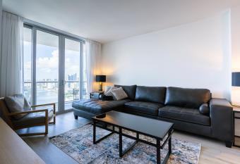 Luxury Oceanview Apartment allows 18 year olds to book a room