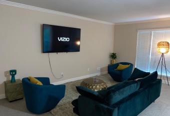 Lovely and cozy apartment- Rancho has rooms with a private hot tub