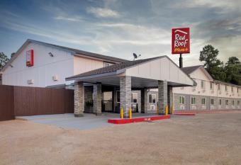 Red Roof Plus+ Huntsville allows 18 year olds to book a room