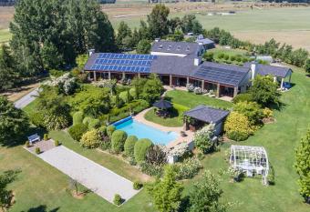 Lime Tree Lodge has Balcony rooms