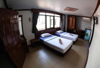 Little Mermaid Guesthouse & Restaurant allows 18 year olds to book a room