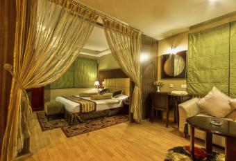 Hotel Gateway Grandeur has Balcony rooms