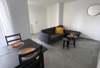 Appartement 4P, au pied de toute commodit   has Balcony rooms