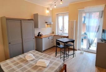 MarTina s Home GRIS has Balcony rooms