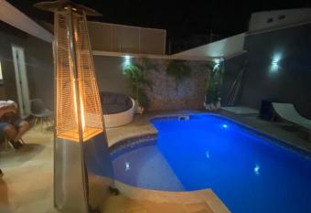 CasaparkIndaiatuba has rooms with a private hot tub