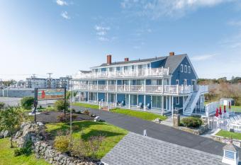 935 Ocean, a Beachside Inn has Balcony rooms