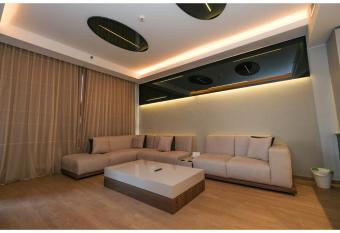 Luxury Chic Apartment In Aeon Compound- Mall Of Arabia Towers has rooms with a private hot tub