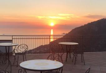 Le Marelle has Balcony rooms