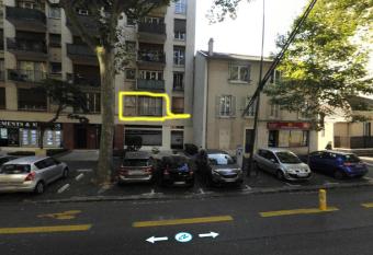 Studio Chaville has Balcony rooms