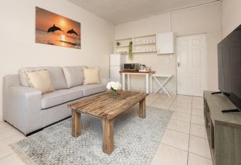 The Beach Palace Ramsgate has rooms with a private hot tub