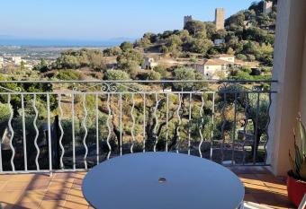 Chambre confortable vue sur mer has Balcony rooms