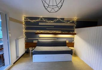 Le Happy Y  ti face aux pistes    Super D  voluy ! has Balcony rooms