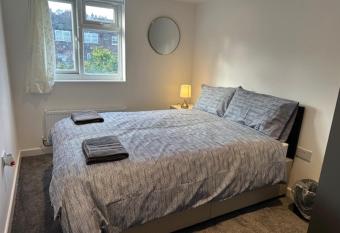 Luton Home near Airport Private & Shared Bathroom Option allows 18 year olds to book a room