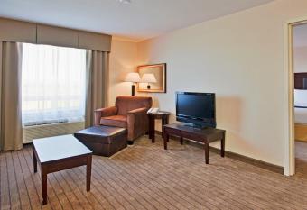 Holiday Inn Express Hotel & Suites Swift Current, an IHG Hotel has rooms with a private hot tub