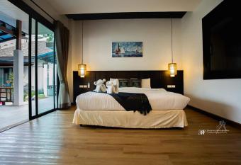 Lanta Villa Resort has Balcony rooms