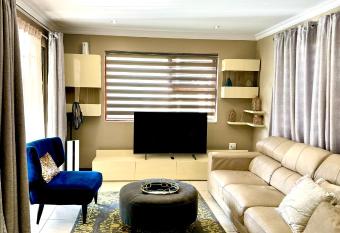 3 Bedroom in Secure Estate Loadshedding free has rooms with a private hot tub