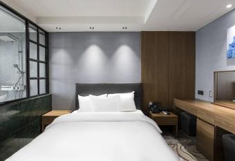 Western Grace Hotel Incheon allows 18 year olds to book a room