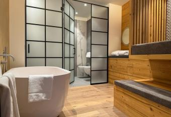 Vivi Suites&Spa Molveno allows 18 year olds to book a room