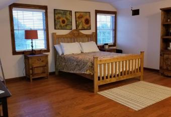 Mendelbaum Winery East Loft allows 18 year olds to book a room