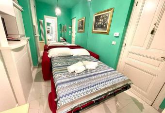 Suite Oster Room - Ospedaletti allows 18 year olds to book a room