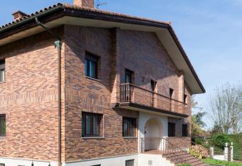 PAKELEKU allows 18 year olds to book a room