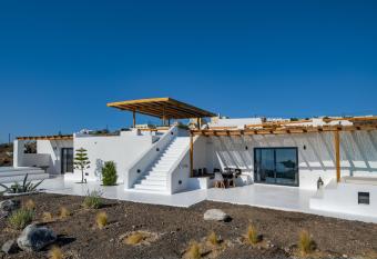 Abrazo Villas allows 18 year olds to book a room