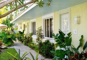 An Island Getaway at Palm Tree Villas has Balcony rooms