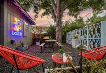Boutiki Three Units near Downtown San Antonio allows 18 year olds to book a room