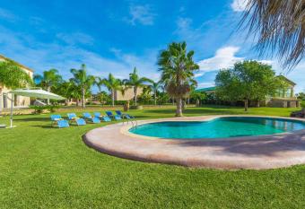 Son Perot has Balcony rooms