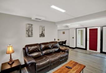 Unique Downtown 2br 2ba close to everything Apt.B allows 18 year olds to book a room