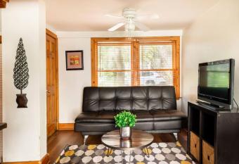 Belong Downtown 1br 1ba has Balcony rooms