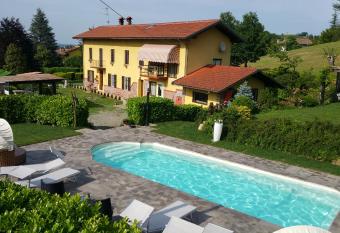 Bed & Bistr   Che Pias   allows 18 year olds to book a room