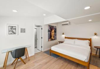 Boutique Room steps from Downtown Mall Rose Jean Room 2 has Balcony rooms