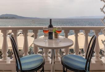 Parthenon Rooms has Balcony rooms