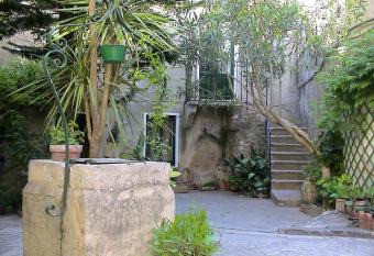 Cortile Via Sales 11 has Balcony rooms