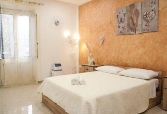 Quiet apartment in the middle of Salento + Jacuzzi has rooms with a private hot tub