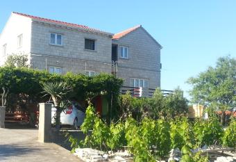 Apartments Sunce has Balcony rooms