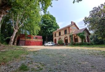 Gites de La Gare - Le Studio has Balcony rooms