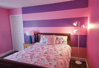 Sweet & Dream Private Bedroom0402 Disney Nearby allows 18 year olds to book a room