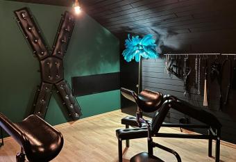 Erwachsenenhotel BDSM Apartment Hotel Emotion Apartments mit privater Sauna allows 18 year olds to book a room