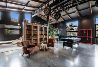 The Black Barn has rooms with a private hot tub