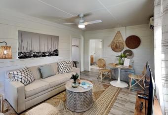 Reel Retreat has Balcony rooms