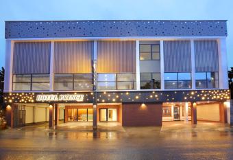 HOTEL PRINCE allows 18 year olds to book a room