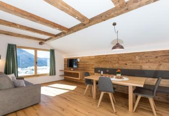 Ausserharmerhof App Wiesengl  ck has Balcony rooms